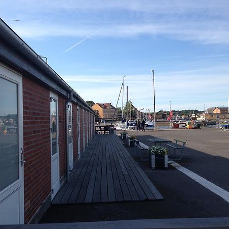 Nexo Marine Rooms Bagian luar foto