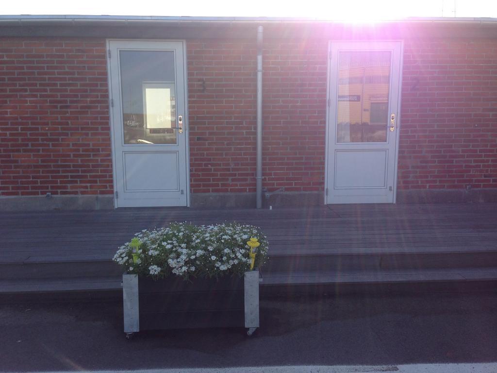 Nexo Marine Rooms Bagian luar foto